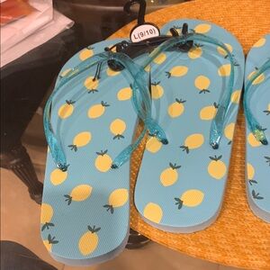 COPY - Woman’s sandals 🩴 re stock items 12 for  $250 special new sale